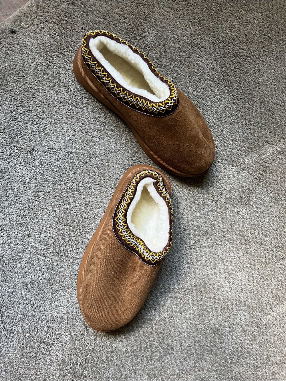 Source Unknown Brown Faux-Suede Slip-On Slippers with Cream Sherpa Lining